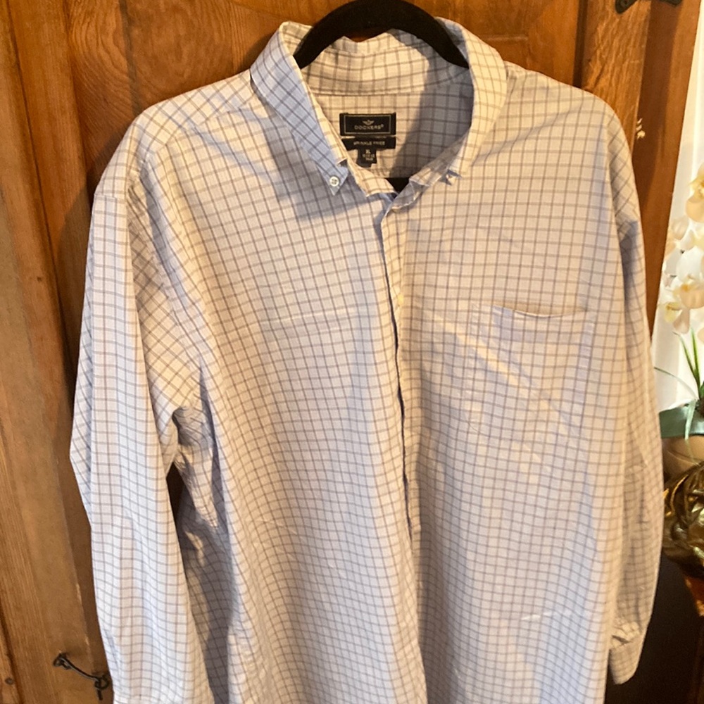 Light blue stripped dockets dress shirt